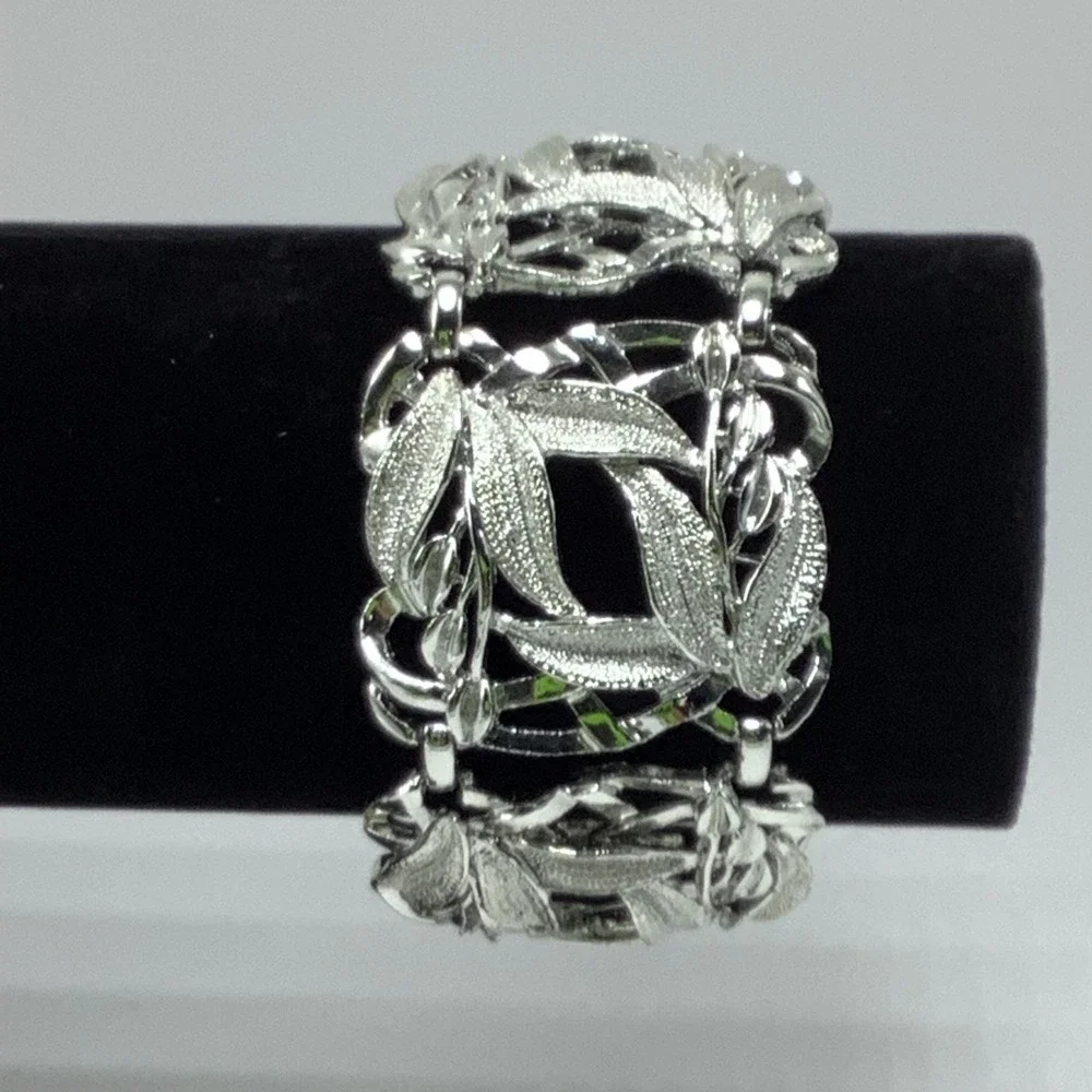 Silver‎ Tone Square Leaf Panel Link Bracelet